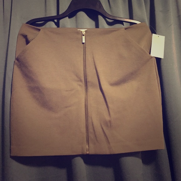 🎉NWT***MICHAEL - Michael Kors Safari Green Skirt