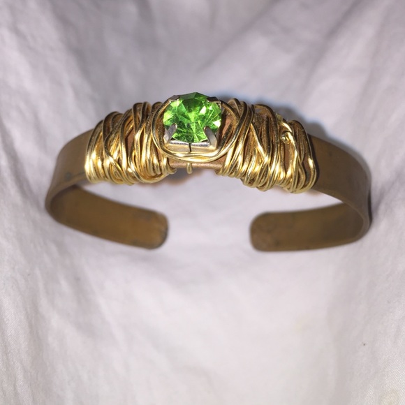 Copper Cuff bracelet with green stone - Picture 1 of 2