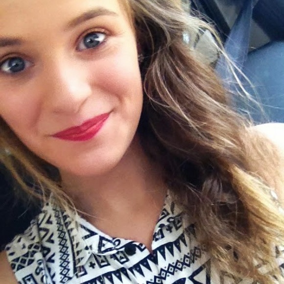 Meet your Posher, Becca - Picture 1 of 1