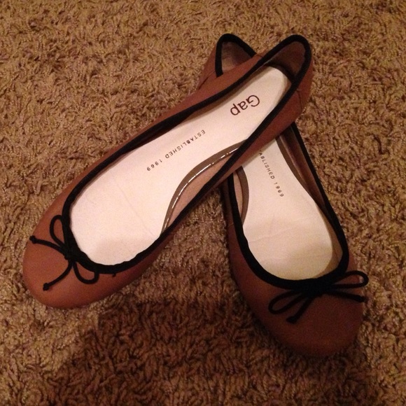 Tan Gap Flats