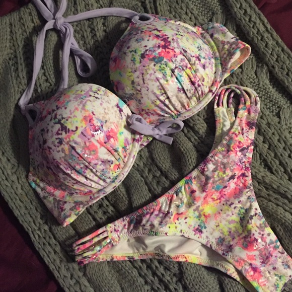 BEAND NEW Cute Victoria's Secret Add-2-Cups bikini