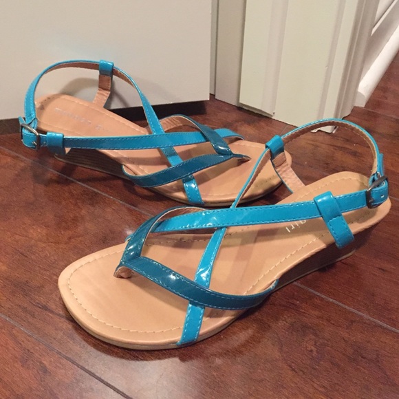 Cute blue strapped sandals!