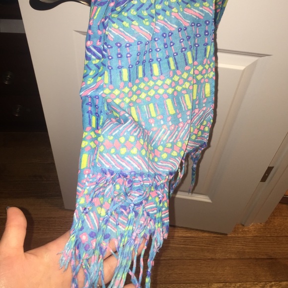 cute Aztec scarf! - Picture 1 of 3