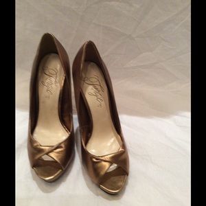 Fergie Metallic Bronze Heel Size 7