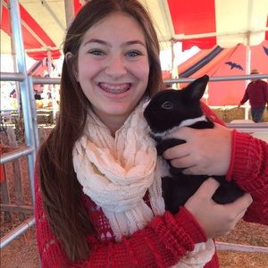 Meet your Posher, Alexia