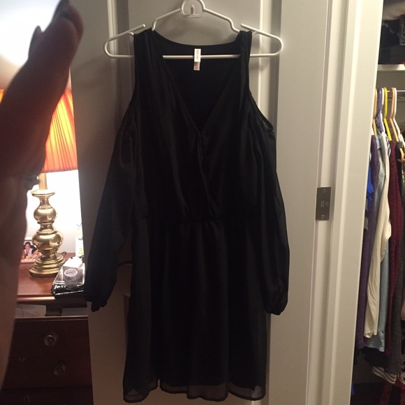 Black opened shoulder Long sleeve dress