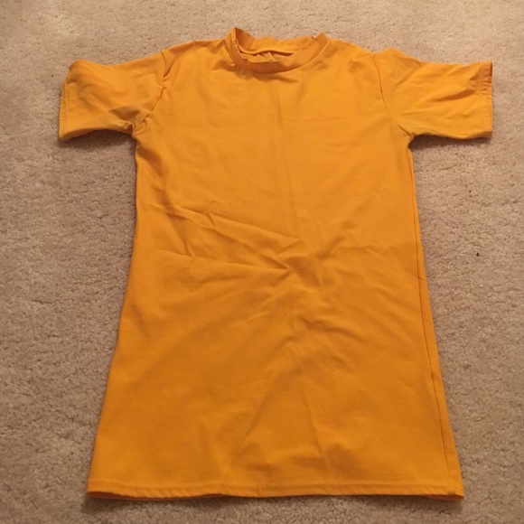 Under Armour type shirt