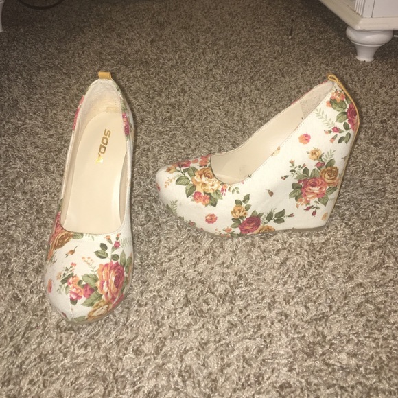 Summer wedges