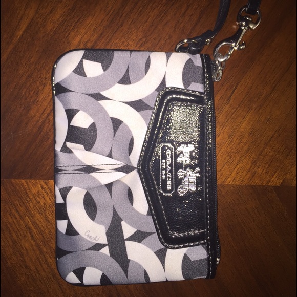🎀Authentic Coach Wristlet🎀 - Picture 1 of 3