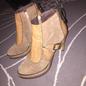 Sued and leather booties