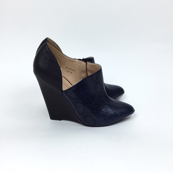 🔴SOLD🔴Snake print pointed toe heel wedges - Picture 2 of 4