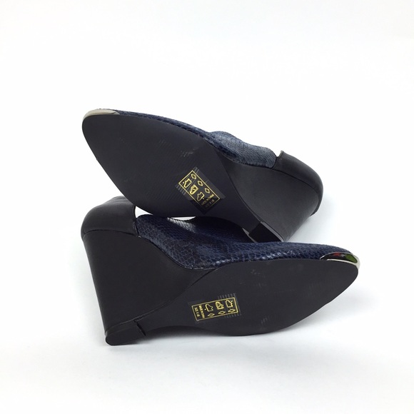 🔴SOLD🔴Snake print pointed toe heel wedges - Picture 3 of 4