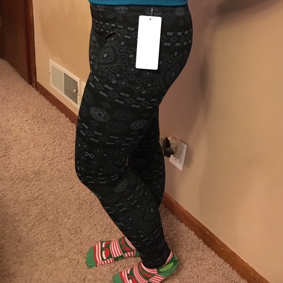 Three Bird Nest Seamless Moc Fleece - Picture 3 of 4