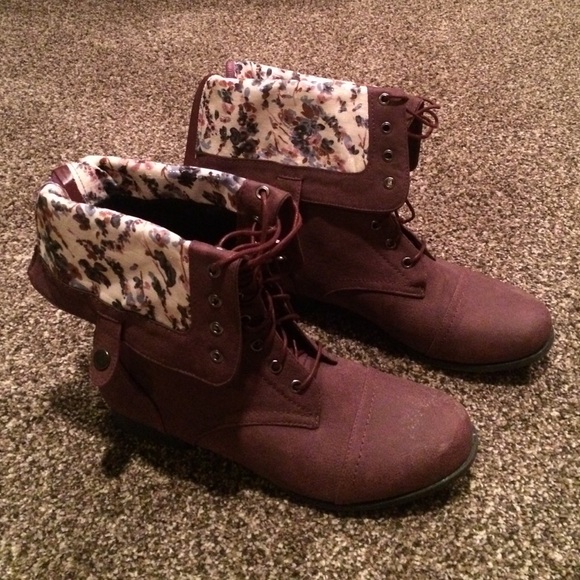 Cute floral purple/mauve boots