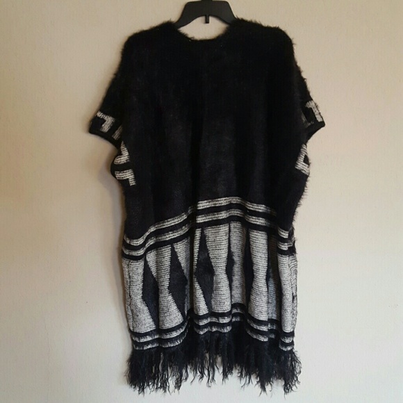 🖤LAST ONE SALE🖤Oversized black tribal cardigan! - Picture 2 of 4