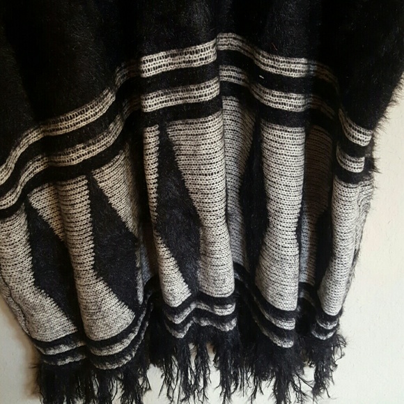 🖤LAST ONE SALE🖤Oversized black tribal cardigan! - Picture 3 of 4