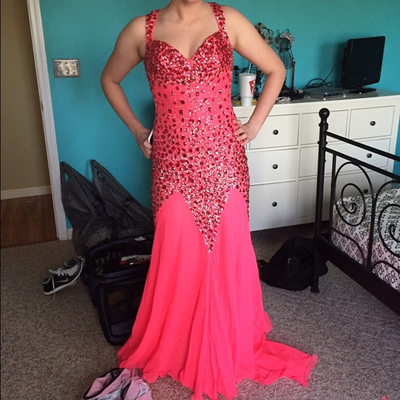 Gorgeous sparkly fuchsia gown.