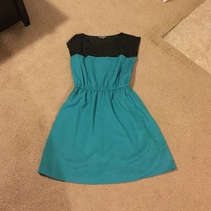 **MUST GO** NWOT green/black dress