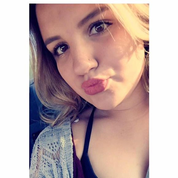 Meet your Posher, Elaina