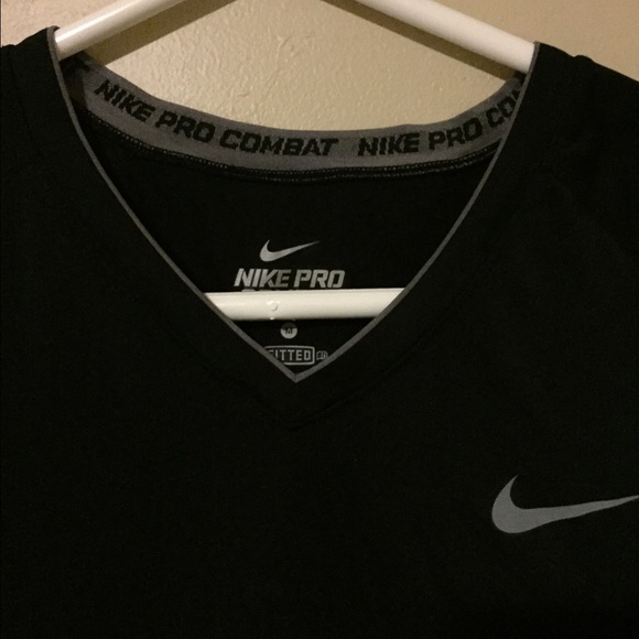 Nike fitted women's v neck tee - Picture 2 of 3