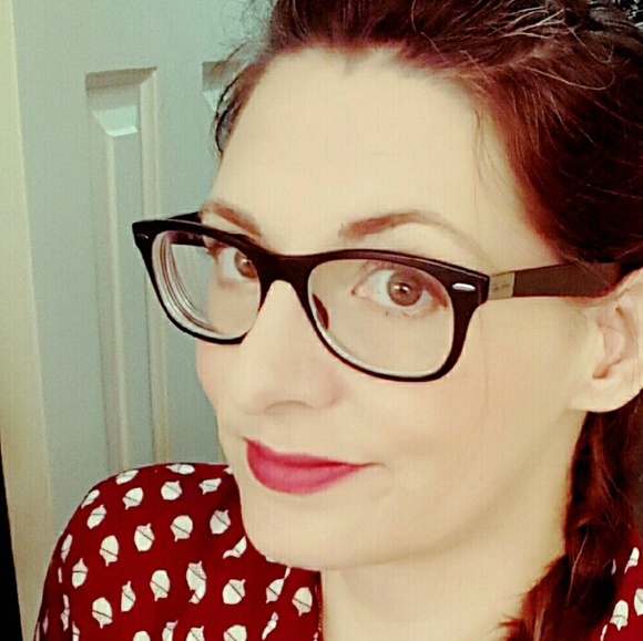 Meet your Posher, Elizabeth