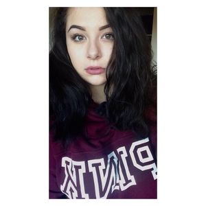 Meet your Posher, Selena