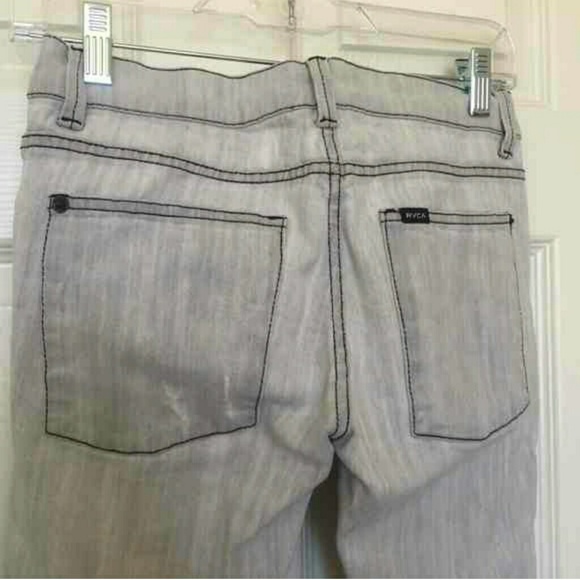 😍💖Adorable Women's RVCA Distressed Gray Jeans💖 - Picture 2 of 4