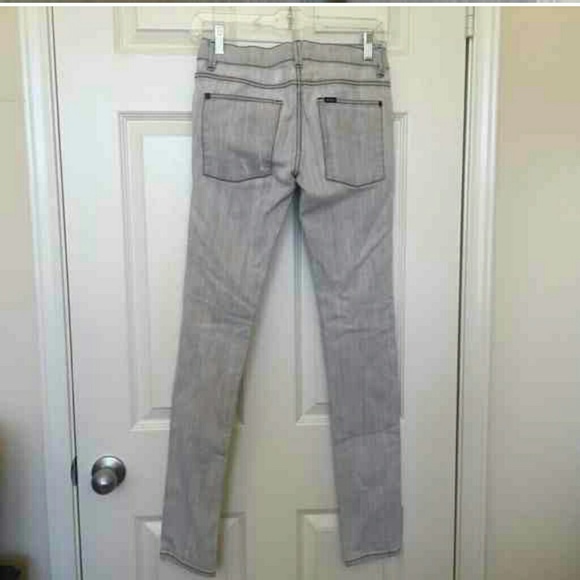 😍💖Adorable Women's RVCA Distressed Gray Jeans💖 - Picture 4 of 4