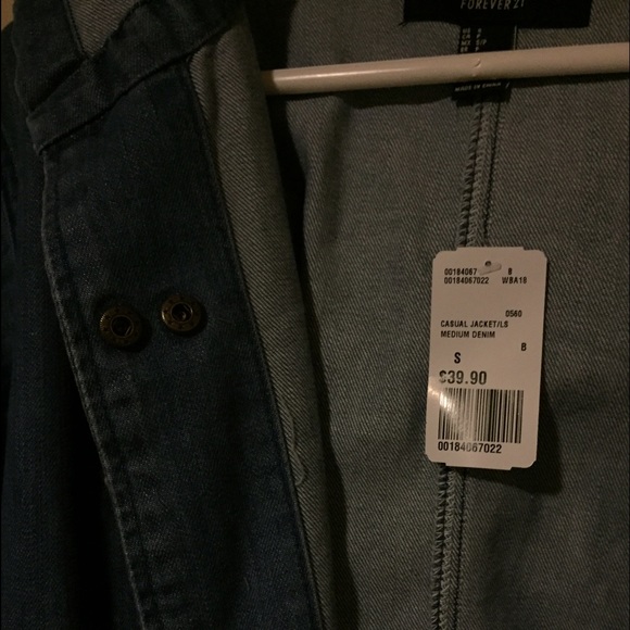 🔥Forever 21 fitted denim jacket - Picture 2 of 3