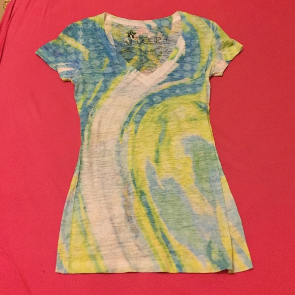 V-neck tee