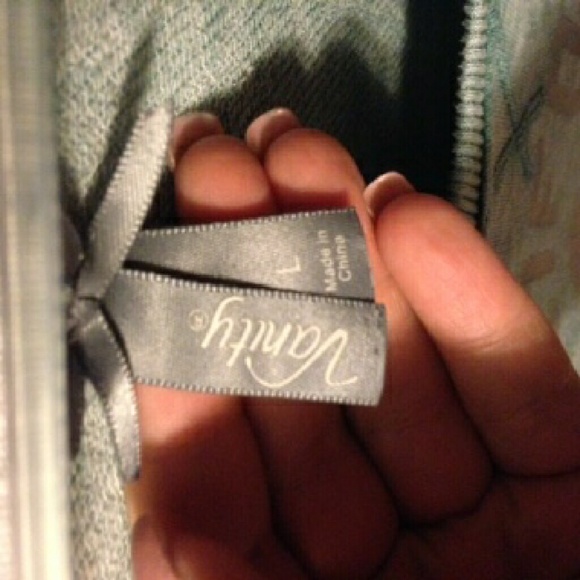 Cute Green Pullover - Picture 2 of 3