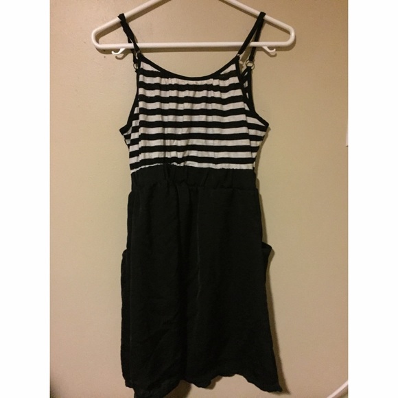 🔲🔳black and white striped sundress - Picture 2 of 4