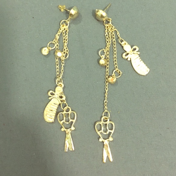 BOGO FREE Hairstylist Drop Earrings 😀