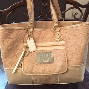 Coach Poppy Tote 👜