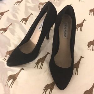 Steve Madden black suede pointed toe pumps