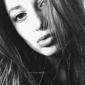 Meet your Posher, Claire