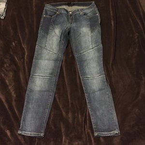 NWOT RUE 21 skinny jeans with detail