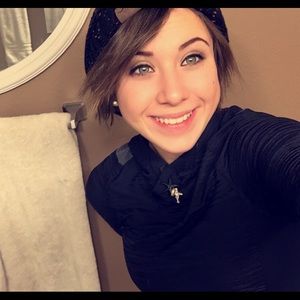 Meet your Posher, Alexia