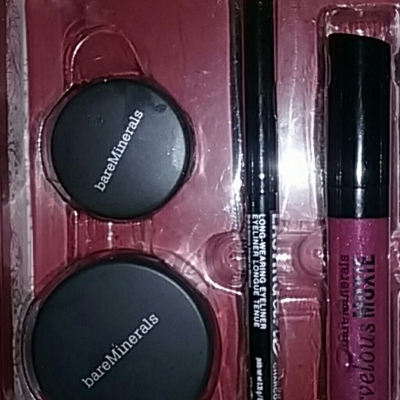 Bare minerals set includes 4pieces