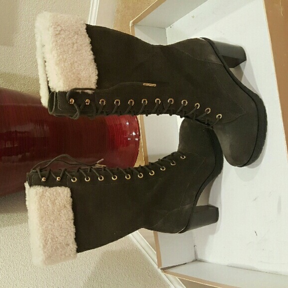 Kim boots Micheal Kors