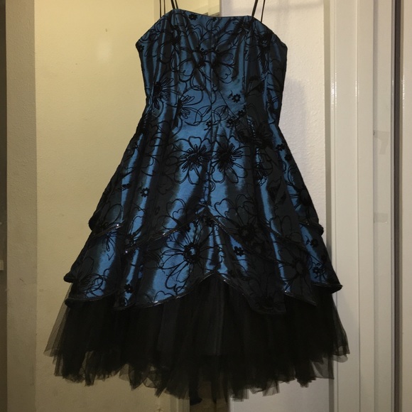 Windsor strapless Homecoming dress size 6