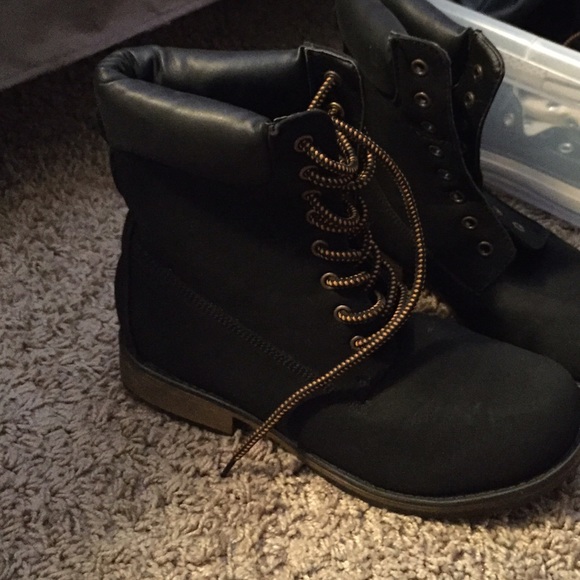 Black booties, golden & black laces - Picture 2 of 2