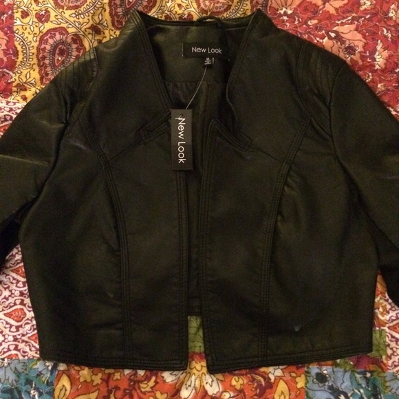 Black crop faux leather jacket