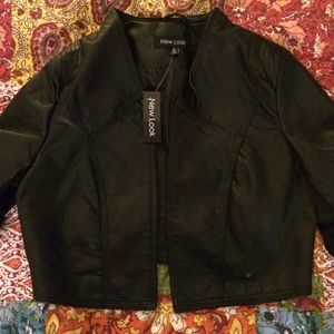 Black crop faux leather jacket