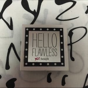 NEW Benefit Hello Flawless Powder