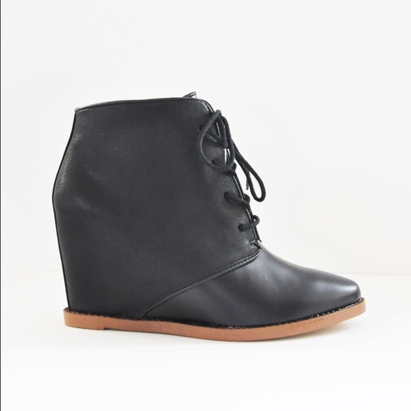 SOLD OUT ✨NWT✨ DOLCE VITA Peonie wedge booties