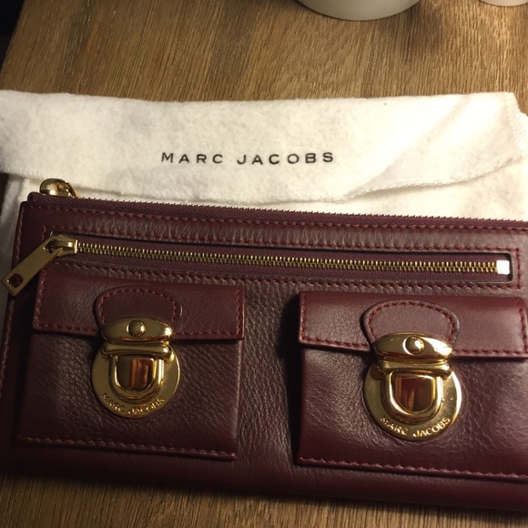Marc Jacobs Zip Clutch Wallet