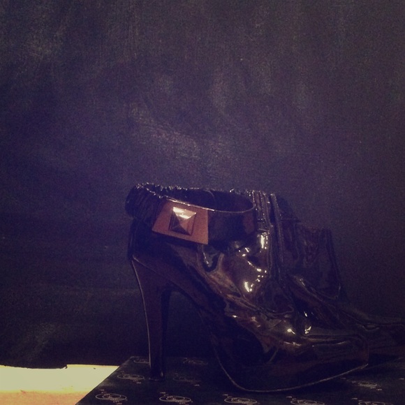 Black patent leather ankle booties