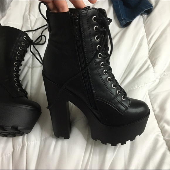 Black booties - Picture 2 of 3