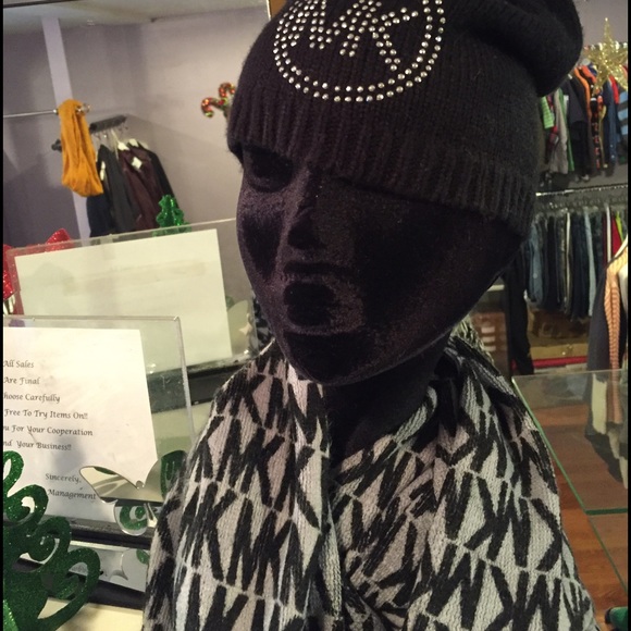 Michael Kors scarf-SOLD‼️‼️